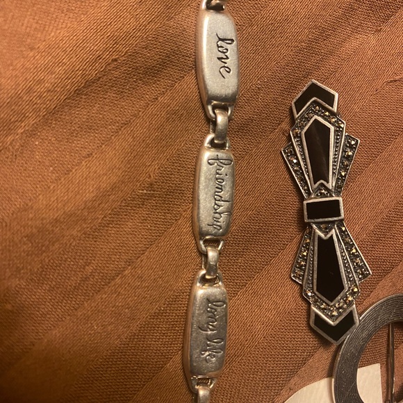 Nice lot of Sterling silver bracelet and Sterling pins - Picture 3 of 5